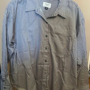 American Eagle Outfitters Men's Navy and White Striped Shirt
